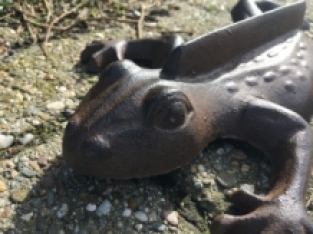 Shoe sole brush-scraper, cast iron frog